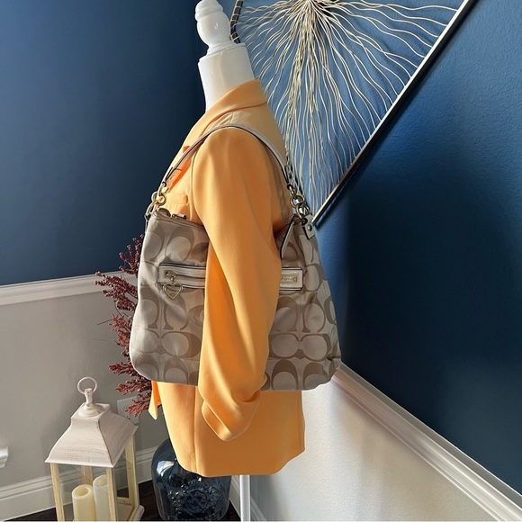 Coach Poppy Signature C Bag - Picture 6 of 11